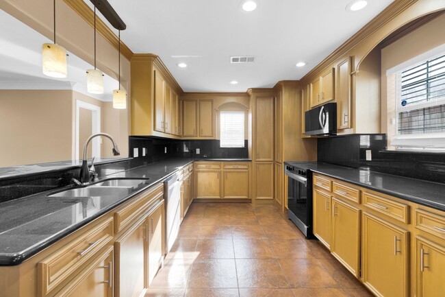 Building Photo - 4838 Delano St