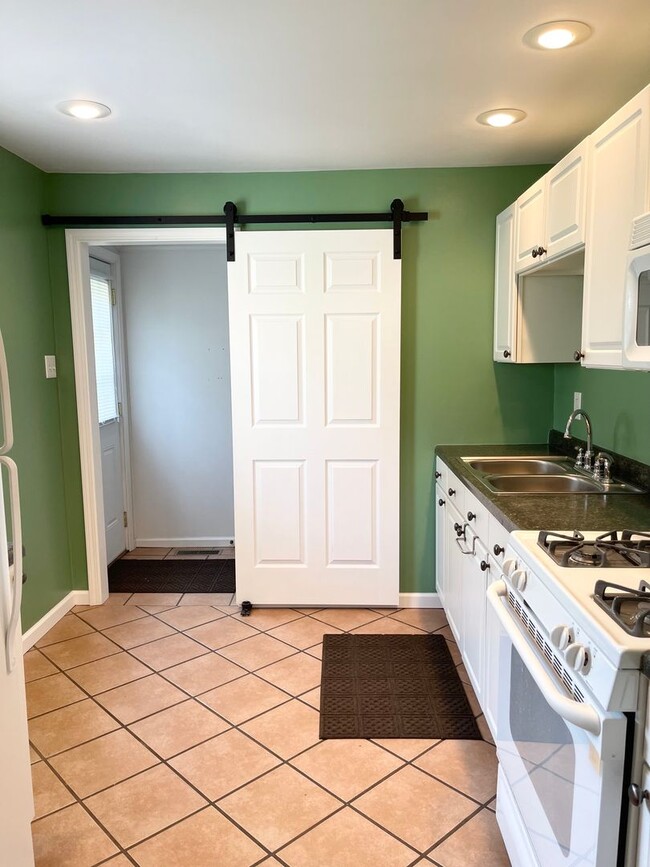 Building Photo - Charming 2-Bedroom Home with Bonus Room on...