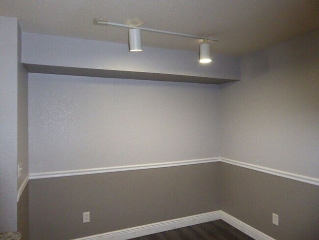 Building Photo - 831 Camargo Way