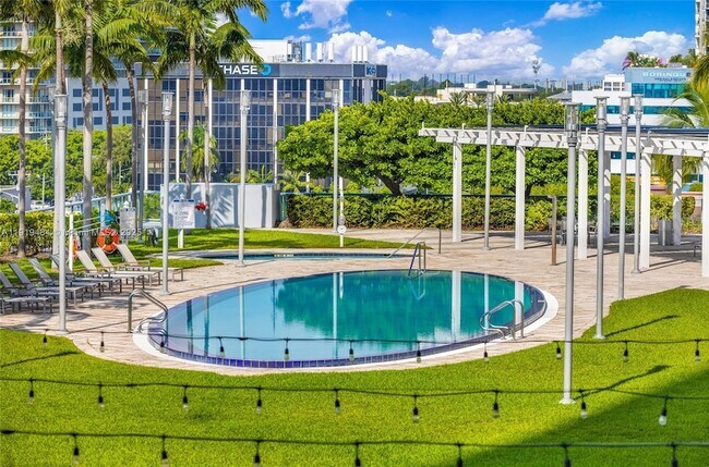 Building Photo - 601 NE 36th St