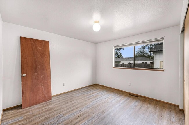Building Photo - 1806 N 40th Pl