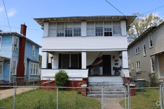 Building Photo - Apartment on Congress! Coming in June 2025