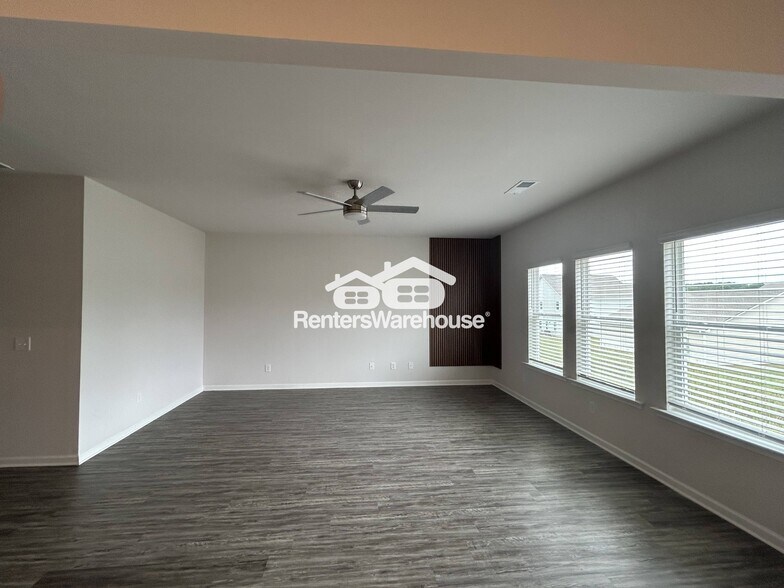 Building Photo - 5475 Cedar Creek Dr