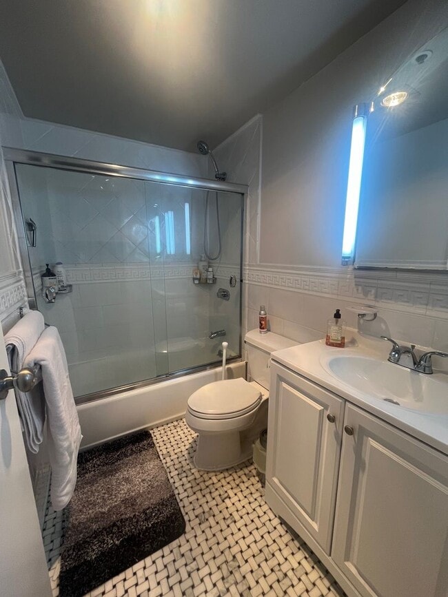 Building Photo - Elegant fully furnished one bedroom in Opera Plaza