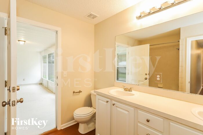 Building Photo - 2676 Westport Dr