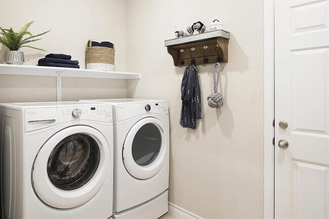 Building Photo - 7516 Saginaw Dr