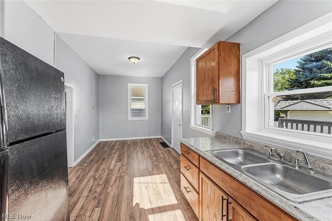 Building Photo - 20400 Fuller Ave