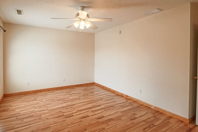 Building Photo - 2623 E Oaklawn Ct