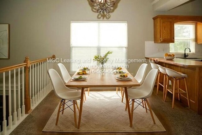 Building Photo - Move-In Ready Single-family gem in Oak Ridge Meadows in Lee's Summit!