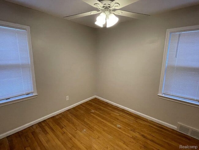 Building Photo - 3351 Garden Ave