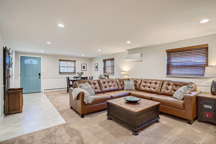 Building Photo - 3061 Oak St