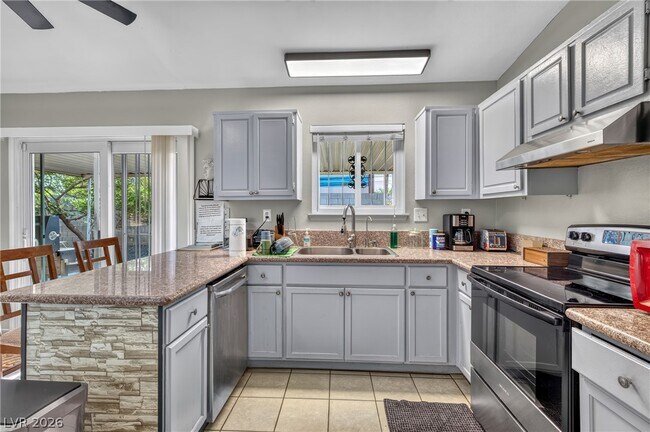 Building Photo - 3730 Greenwood Dr