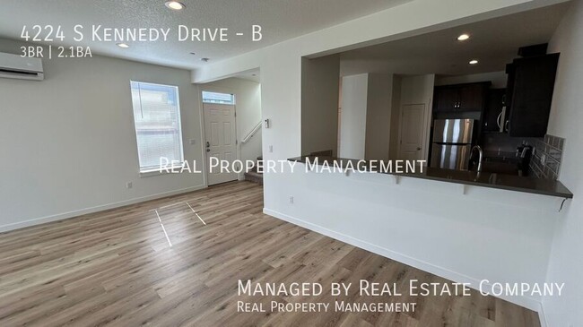 Building Photo - 4224 S Kennedy Dr