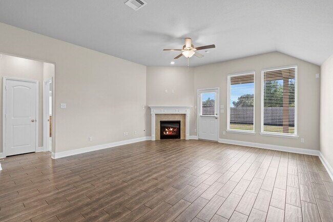 Building Photo - 15323 Holloway Hls Trl