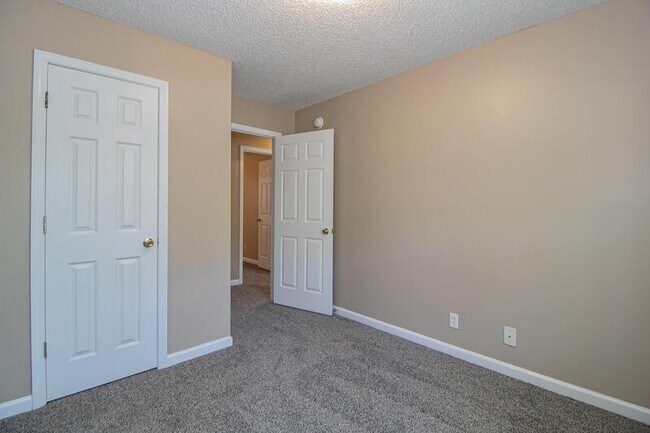 Building Photo - 101 Monarch Ln