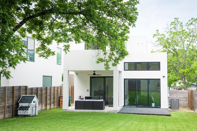 Building Photo - 507 S Park Dr