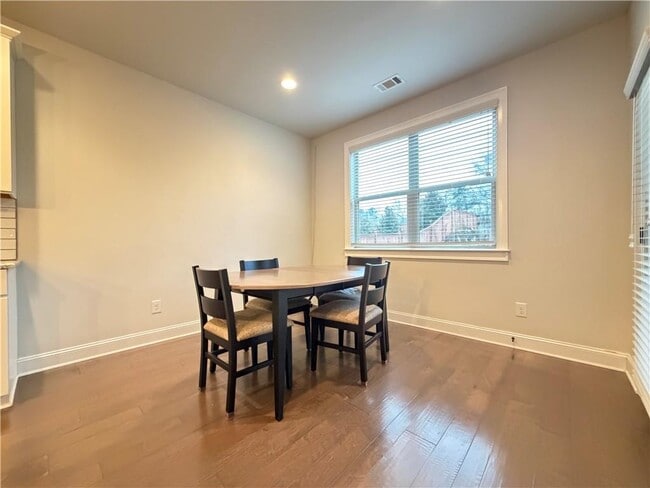 Building Photo - 1545 Dahlia Dr