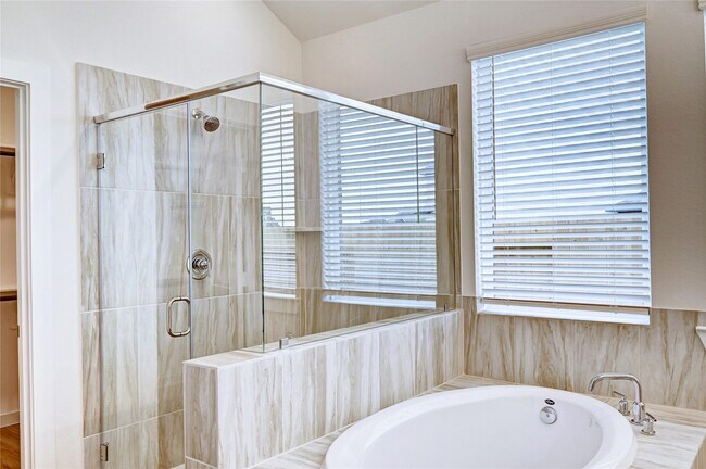 Building Photo - 8403 Oceanmist Cv Dr