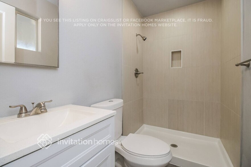 Building Photo - 1184 N California St