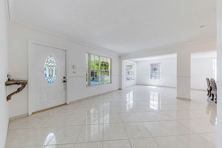 Building Photo - 9941 NW 27th St