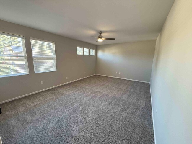Building Photo - Great 4 Bedroom with Pool