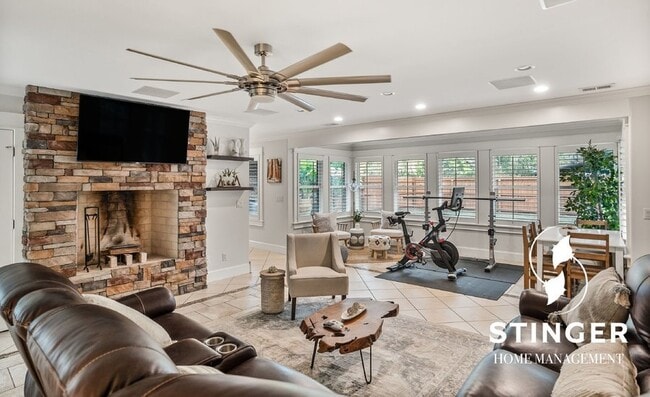 Building Photo - 150 Brickyard Point Rd S