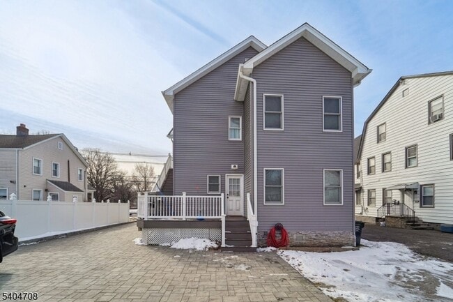 Building Photo - 204 Harrison St