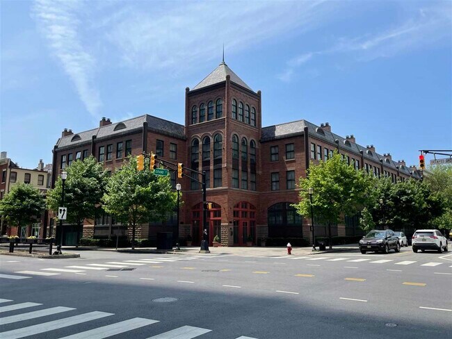 Building Photo - 61 Grand St