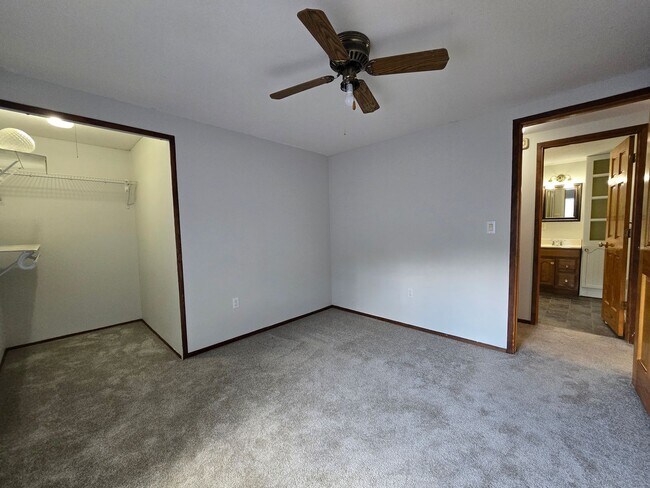 Building Photo - 3 Bedroom home in Mackinaw!