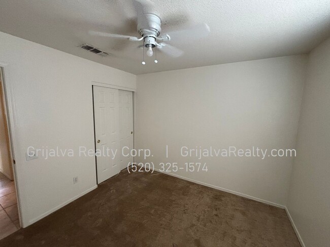 Building Photo - Large 3 Bedroom House for Rent on Eastside...