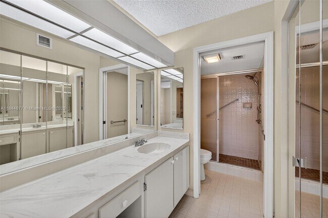 Building Photo - 7214 S Devon Dr