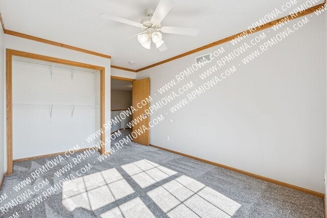 Building Photo - 513 E 4th St