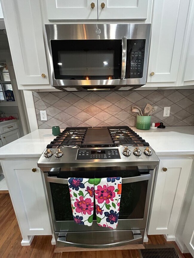 Building Photo - Contact Peggy 501 676 1758