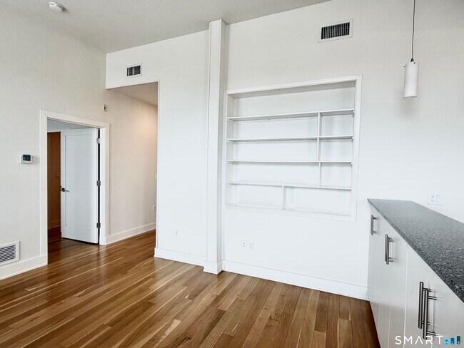 Building Photo - 60 Willow St