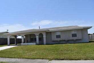 Building Photo - 3134 Edgewood Dr NE