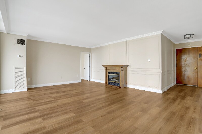 Building Photo - 400 Madison St