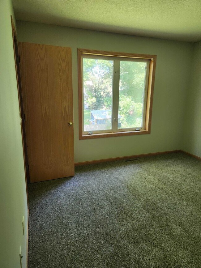 Building Photo - 1040/1044 4th St SE, Forest Lake, MN 55129...