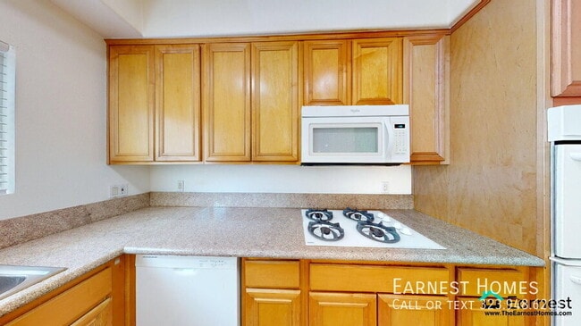 Building Photo - 20300 Vanowen St
