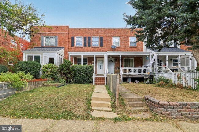 Building Photo - 250 Lynhaven Dr