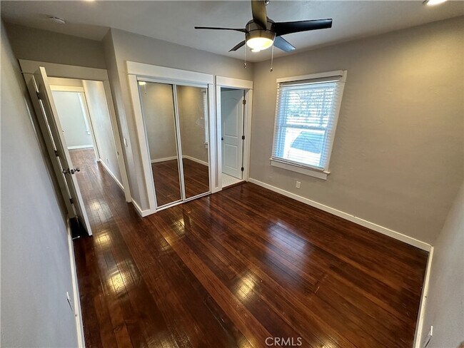Building Photo - 633 W Maple Ave