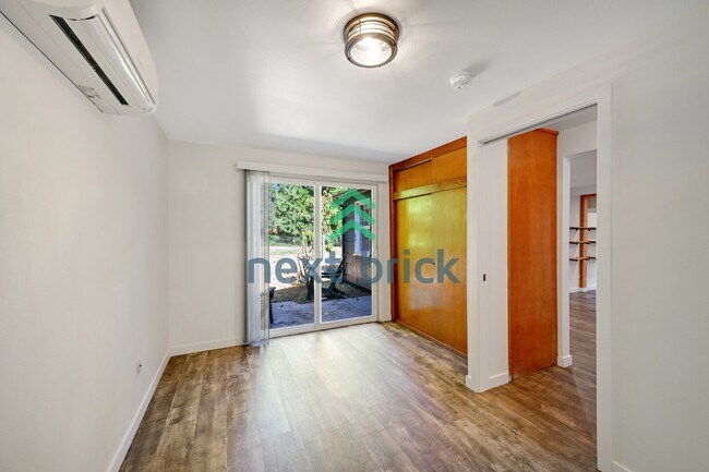 Building Photo - Charming Shoreline Home on a Spacious Lot | A/C & EV Charger | Near Light Rail