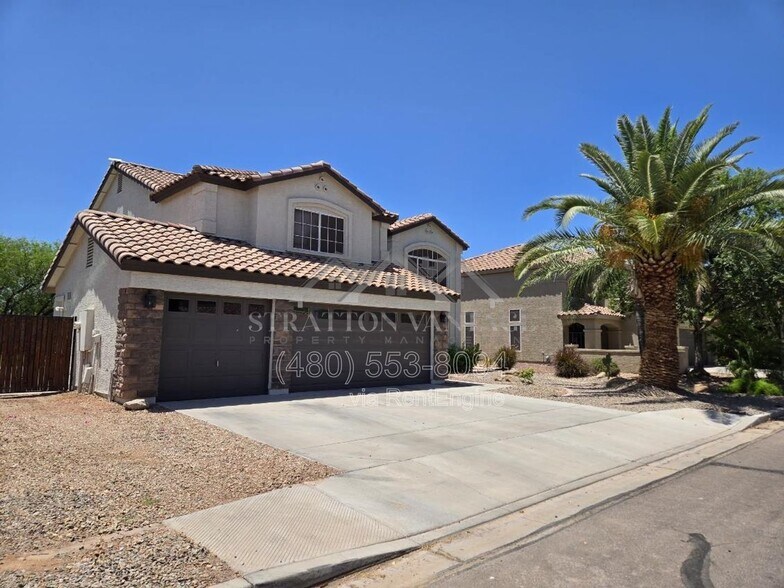 Building Photo - 1005 E Stirrup Ln