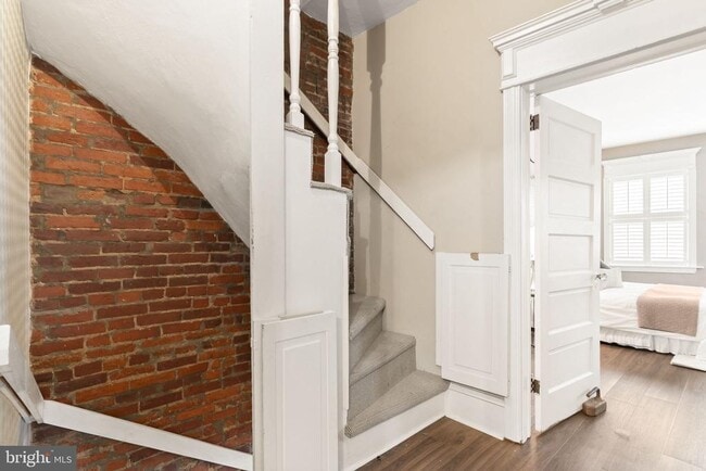 Building Photo - 858 S Front St