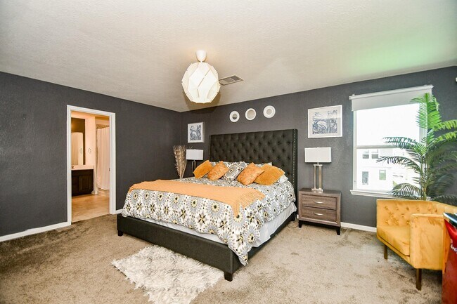 Building Photo - 5343 Castle Discordia St