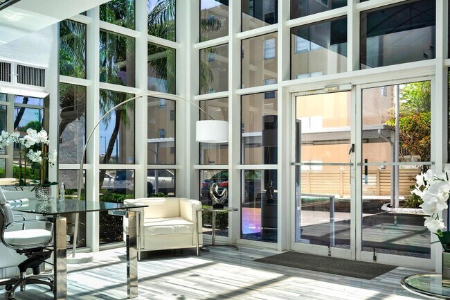 Lobby - 3901 S Flagler Dr