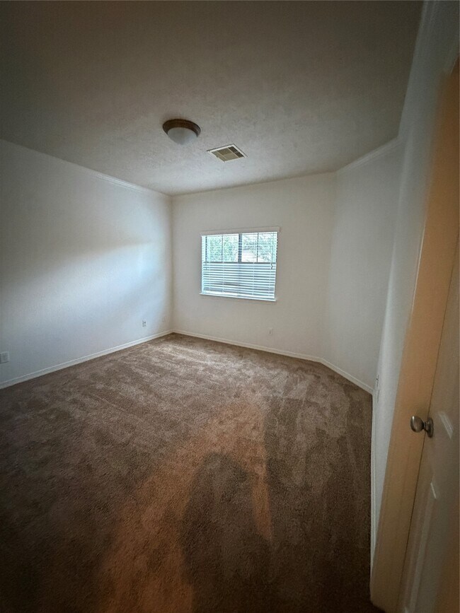 Building Photo - 11602 Royal Oaks Crossing