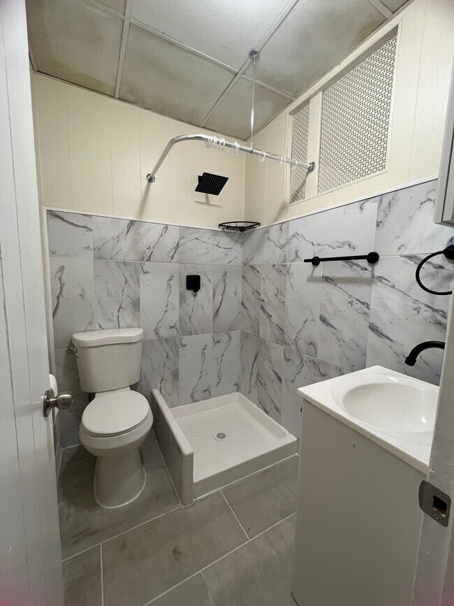 Building Photo - 41 Elk St