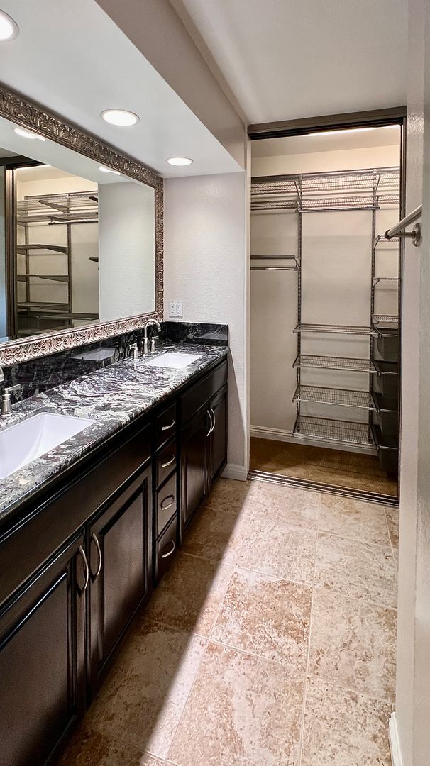 Building Photo - Newly updated 3-bedroom, 2.5-bath Hampton ...