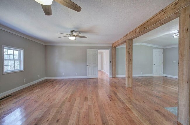 Building Photo - 838 Spring Place Rd NE