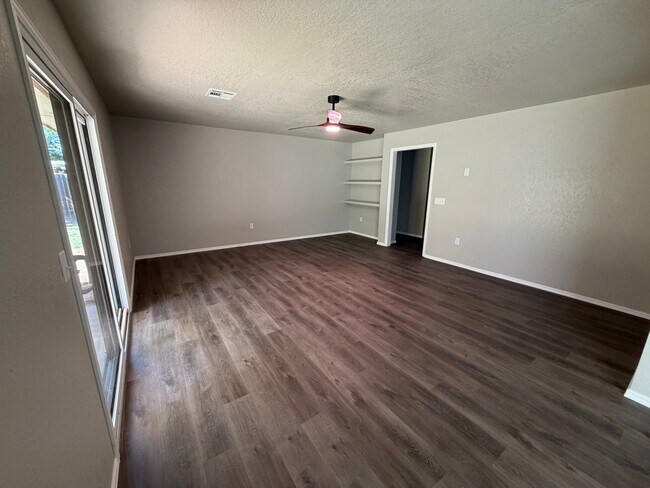 Building Photo - 1405 S Avery Dr